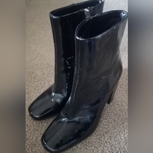 VINCENT Camuto black leather heeled ankle booties